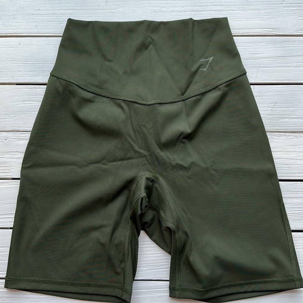 NWT GymShark Elevate Cycling Shorts Size-Small
